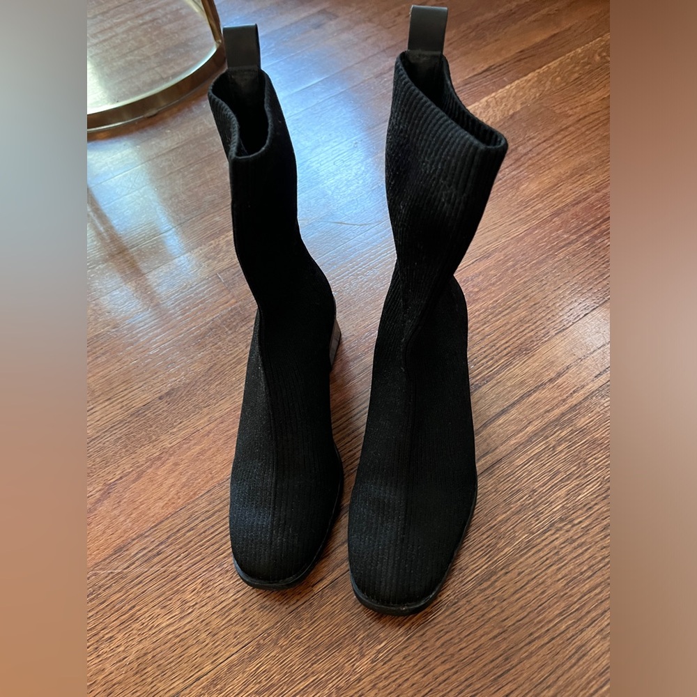 Everlane black “Glove boot”